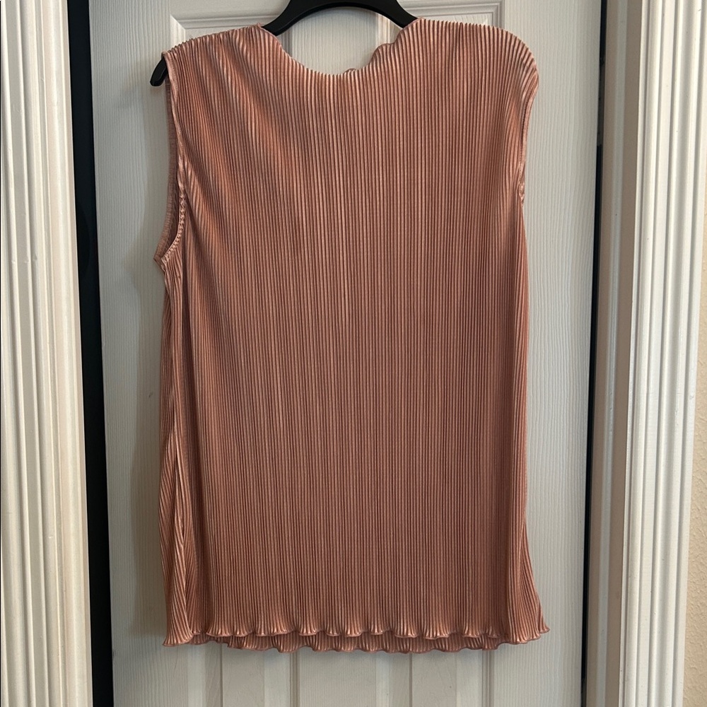 Elegant Sleeveless Pleated Top - Pink